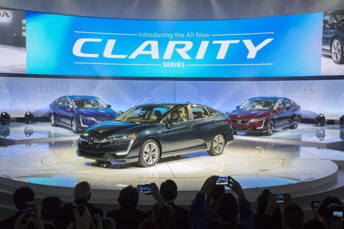 NYIAS 2017 Honda Clarity Electric Trio Shined with Center Stage