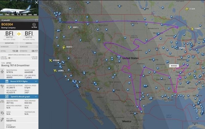 Photos of Boeing Draws a Huge Airplane in the Sky over USA (4)